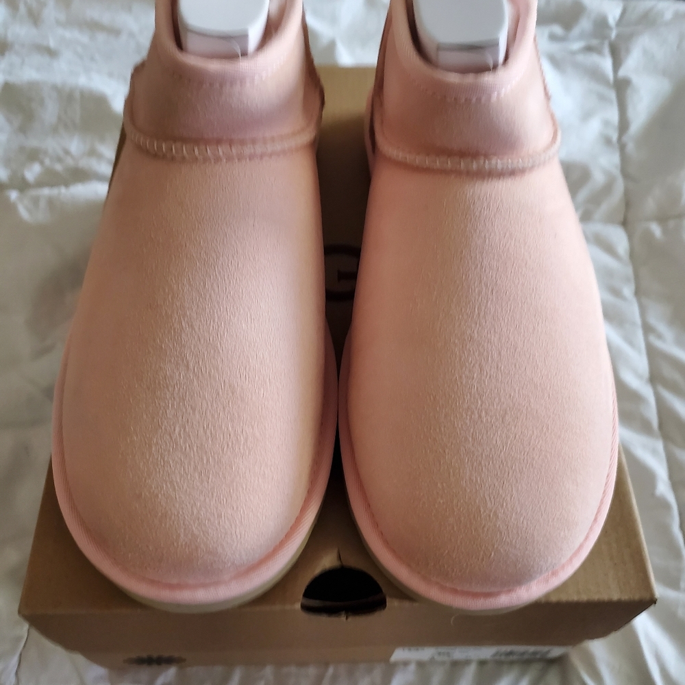 Pink Ugg Size 10